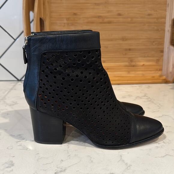 Rebecca Minkoff Bedford Perforated Ankle Boots black size 8 leather bootie - Picture 1 of 9